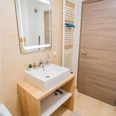 Queen Elizabeth - Ultracentral - Free Parking & Ac Apartament *