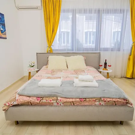 Queen Elizabeth - Ultracentral - Free Parking & Ac Apartament
