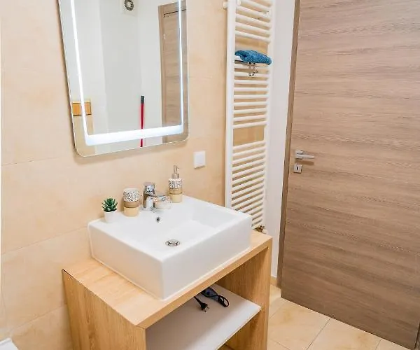 Queen Elizabeth - Ultracentral - Free Parking & Ac Apartament *